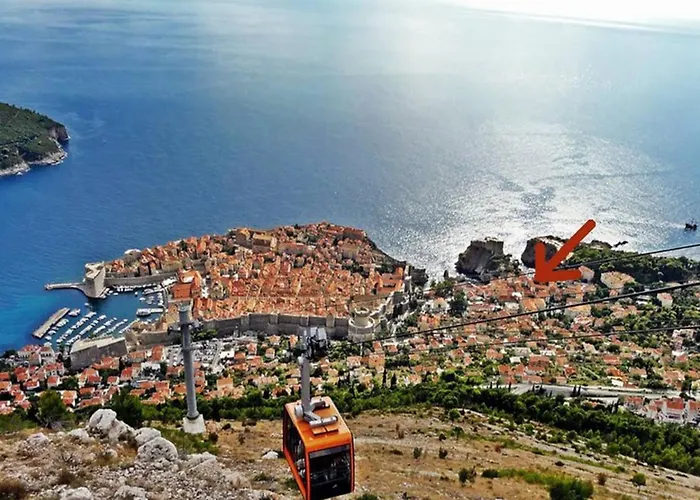 Mediteran With Garden Next To Beach And Old Town